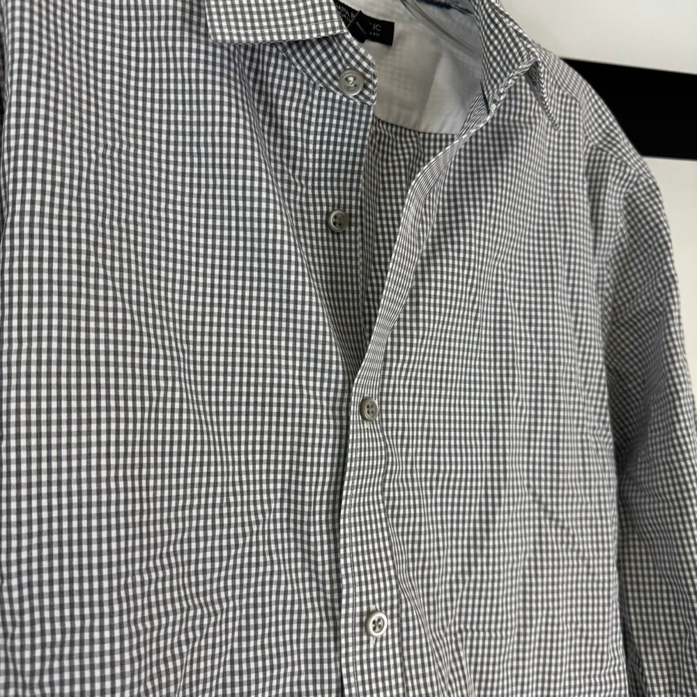 Banana Republic Men’s Non-Iron Tailored Slim‎ Fit Dress Shirt-Medium